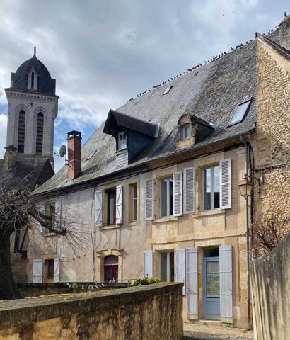 Maison ancienne - Montignac-lascaux Belle maison en pierre lumineuse dans le quartier historique de Montignac-Lascaux.