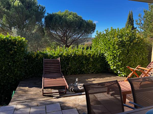 Très belle maison de plain-pied avec deux chambres et leurs salles d'eau privatives