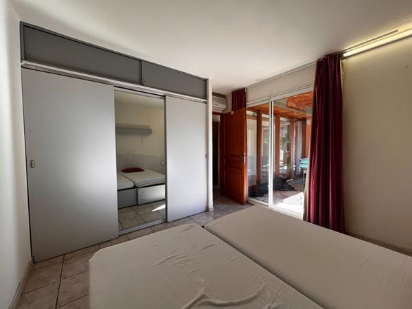 Très belle maison de plain-pied avec deux chambres et leurs salles d'eau privatives