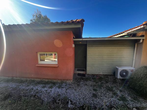 Très belle maison de plain-pied avec deux chambres et leurs salles d'eau privatives