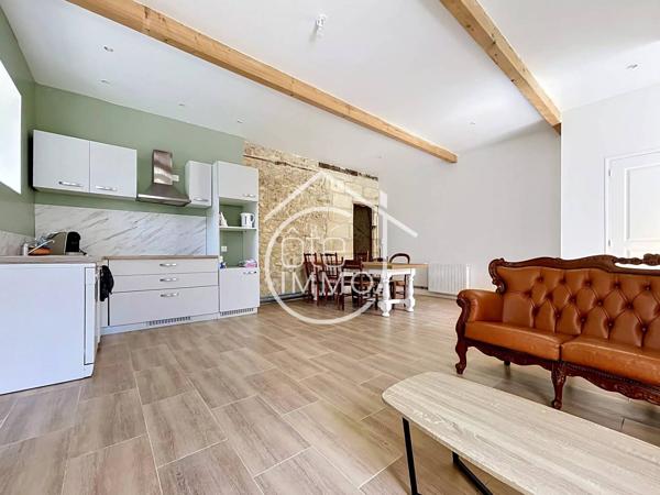 VAYRES: Charmante maison de ville en pierre entièrement rénovée