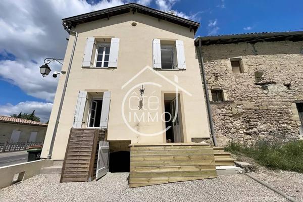 VAYRES: Charmante maison de ville en pierre entièrement rénovée