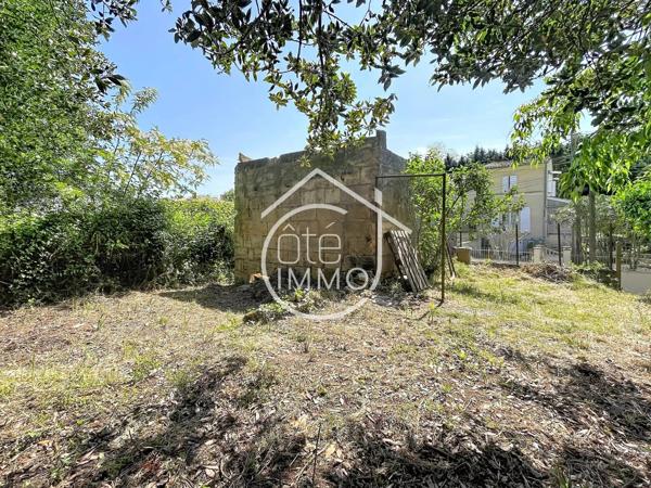 VAYRES: Charmante maison de ville en pierre entièrement rénovée