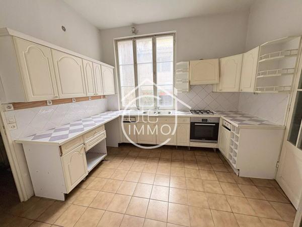 LORMONT : Maison de ville à rénover 5 pièces de 135m² avec cour intérieure