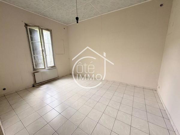 LORMONT : Maison de ville à rénover 5 pièces de 135m² avec cour intérieure