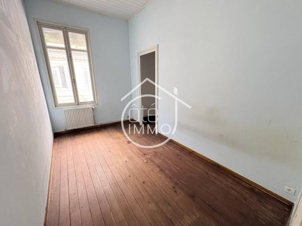 LORMONT : Maison de ville à rénover 5 pièces de 135m² avec cour intérieure
