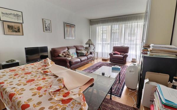 Appartement à vendre    2 pièces • 60 m2 Paris 19