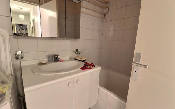 Appartement à vendre    2 pièces • 60 m2 Paris 19