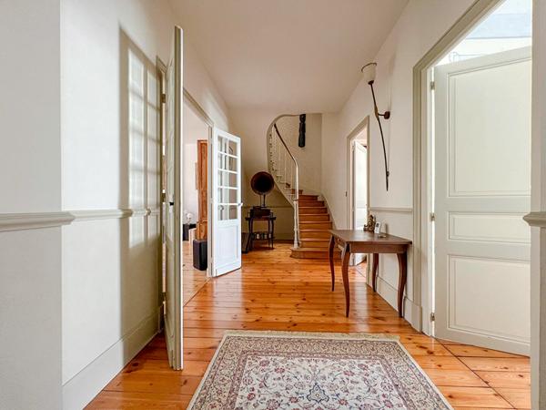 Appartement 9 pièces 342 m2