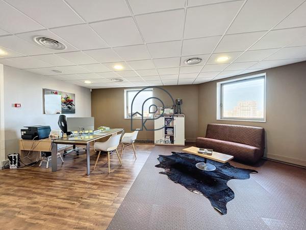 107 m2 de bureaux rénovés climatisés proche métro