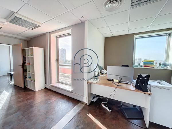 107 m2 de bureaux rénovés climatisés proche métro
