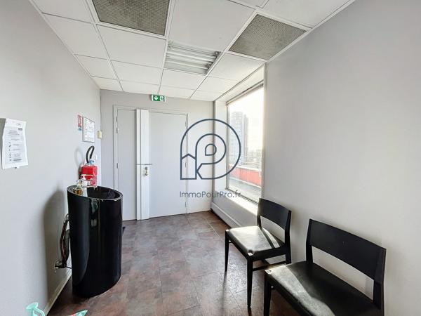107 m2 de bureaux rénovés climatisés proche métro