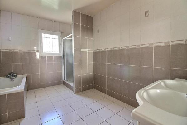 BRIVE - Malemort : Maison récente 290 m² avec 7 chambres  - Terrain 2 000 m²