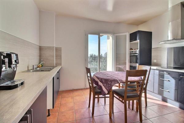 BRIVE - Malemort : Maison récente 290 m² avec 7 chambres  - Terrain 2 000 m²