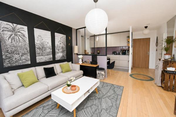 Appartement dernier étage 4 pièces balcon