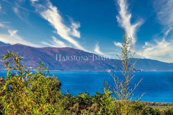 Très grande villa au calme, avec vue mer & terrain plat.