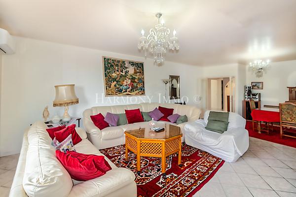 Très grande villa au calme, avec vue mer & terrain plat.