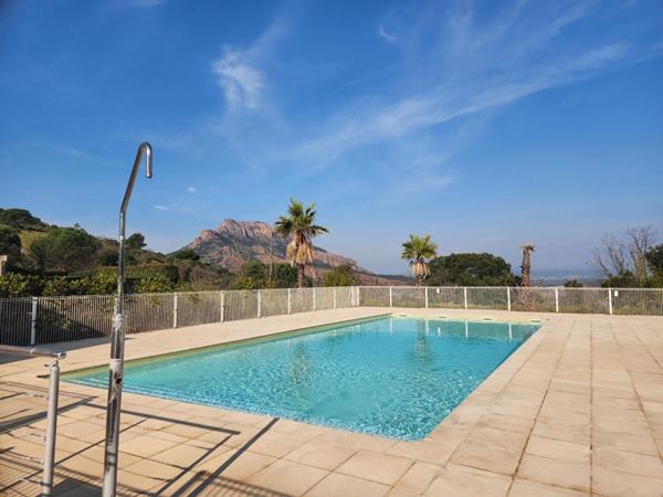 Maison Roquebrune Sur Argens- 6 pièces- Jardin-GARAGE