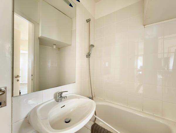 Appartement
         2 pièces
        - 27 m² Exclusivité 235 000 € *