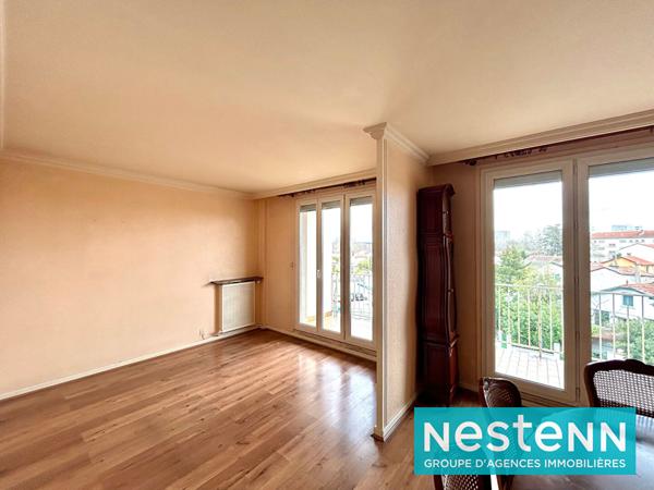 Appartement T4 Secteur Cusset Nord - Métro A - Place de parking - cave - vue dégagée - ascenseur