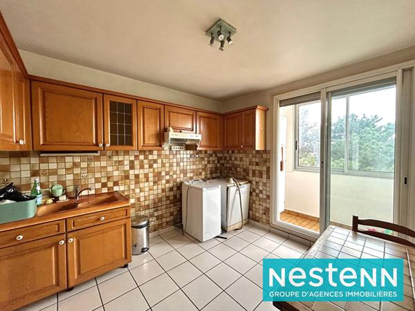 Appartement T4 Secteur Cusset Nord - Métro A - Place de parking - cave - vue dégagée - ascenseur