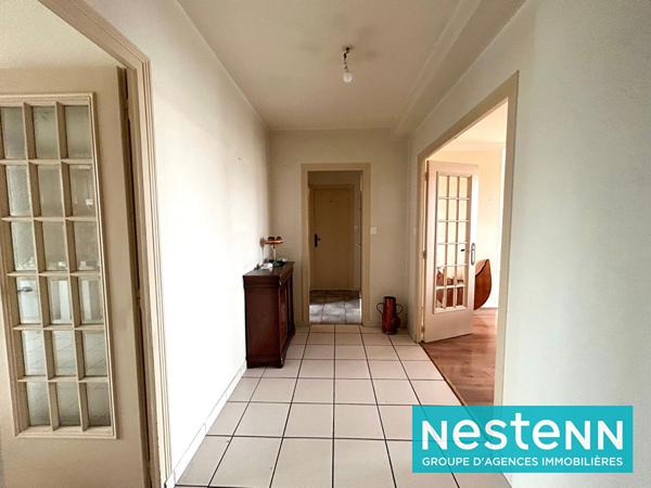 Appartement T4 Secteur Cusset Nord - Métro A - Place de parking - cave - vue dégagée - ascenseur