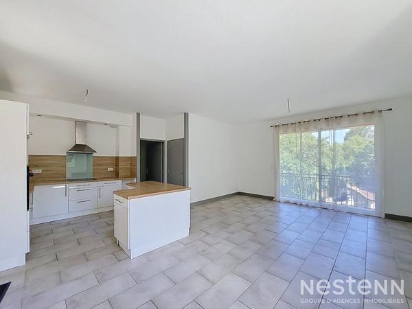 A Vendre Maison de 80 m² sur sous-sol de 68 m² avec garages et jardin proche du centre de Condom
