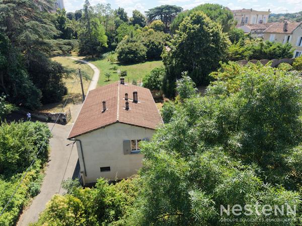A Vendre Maison de 80 m² sur sous-sol de 68 m² avec garages et jardin proche du centre de Condom