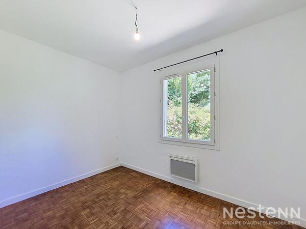 A Vendre Maison de 80 m² sur sous-sol de 68 m² avec garages et jardin proche du centre de Condom