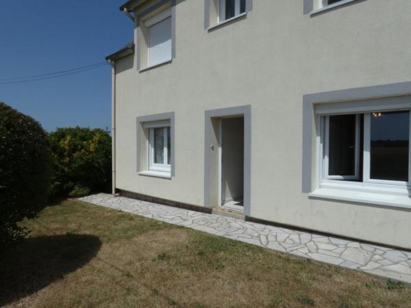 Maison de 119m2 avec 5 chambres, sur un magnifique terrain de1 794m2 : 3 garages, hangar, possibilité gîte !