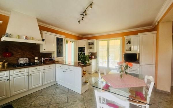 Maison à vendre    5 pièces •  Balaruc-les-Bains