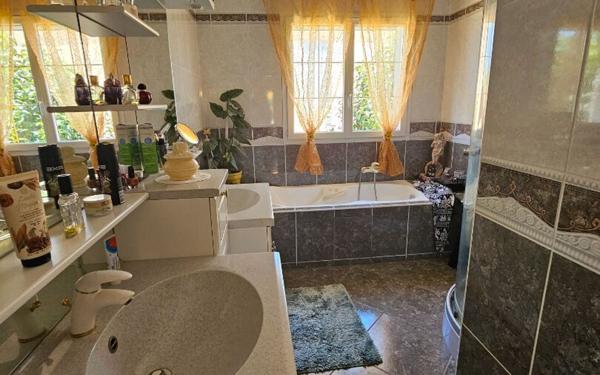 Maison à vendre    5 pièces •  Balaruc-les-Bains