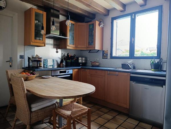 Maison familiale de 8 pièces avec sous sol total ET piscine  chauffée