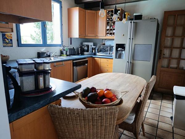 Maison familiale de 8 pièces avec sous sol total ET piscine  chauffée