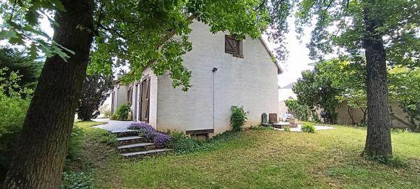 Maison familiale de 8 pièces avec sous sol total ET piscine  chauffée