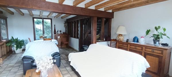 Maison familiale de 8 pièces avec sous sol total ET piscine  chauffée