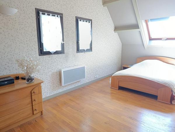 Maison familiale de 8 pièces avec sous sol total ET piscine  chauffée
