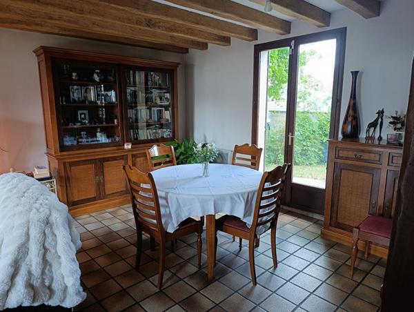 Maison familiale de 8 pièces avec sous sol total ET piscine  chauffée