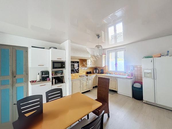 Maison des années 30 à Saint Rémy De Provence 6 pièces 140 m² + hangar de 350m²