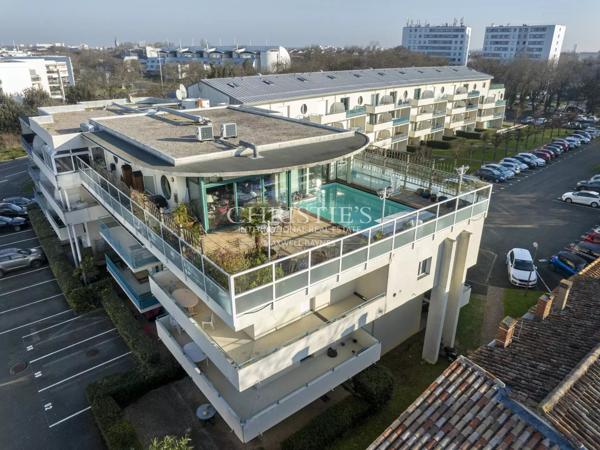 LA ROCHELLE proche port- Appartement DERNIER ETAGE AVEC GRANDE TERRASSE PISCINE – double garage