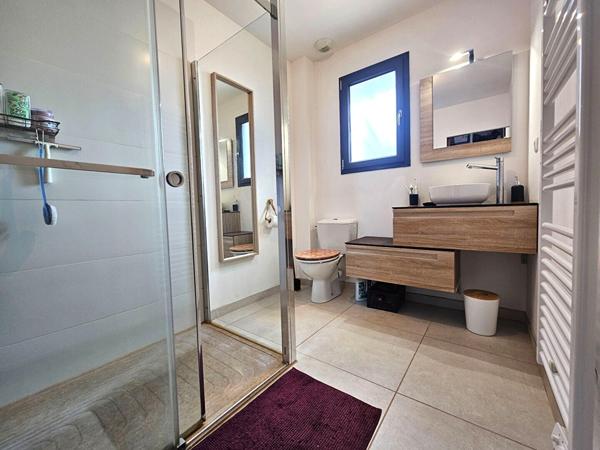 À VENDRE-La valette du var-Maison récente, quartier résidentiel, calme, piscine.