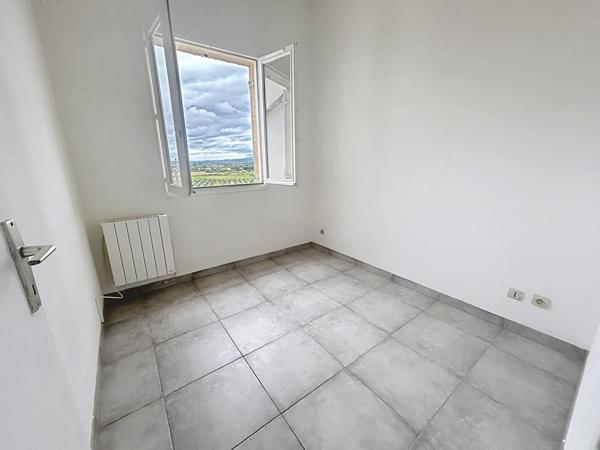 FREJUS type 2+mezzanine+garage, piscine ,tennis