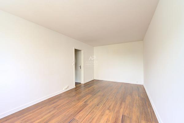 Appartement Saint Germain En Laye 2 pièces 45 m2 242 000 € **  - Référence  18553