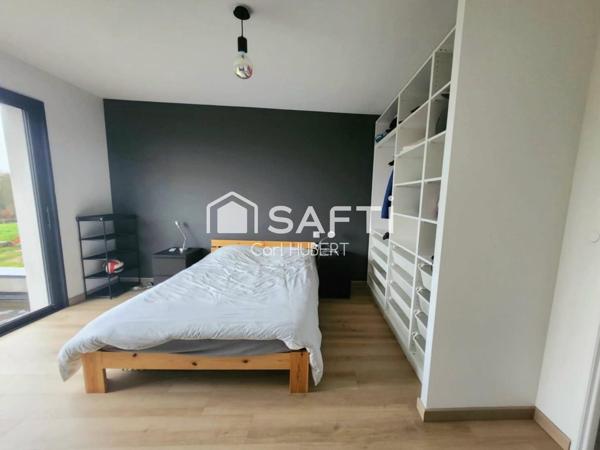 Propriété contemporaine avec piscine et belles prestations