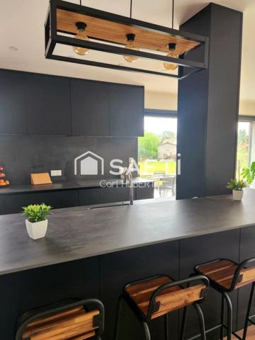 Propriété contemporaine avec piscine et belles prestations