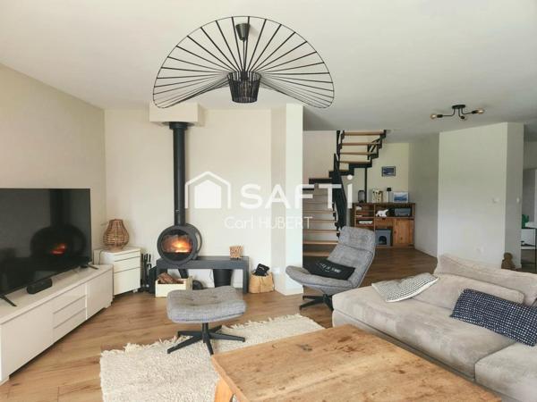Propriété contemporaine avec piscine et belles prestations