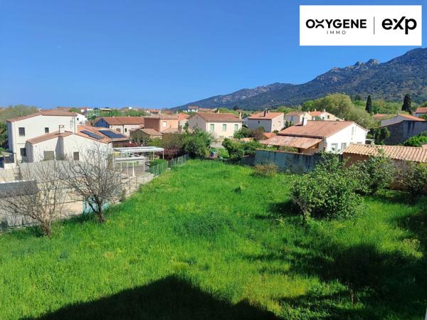Maison au coeur du village avec un grand terrain encore constructible