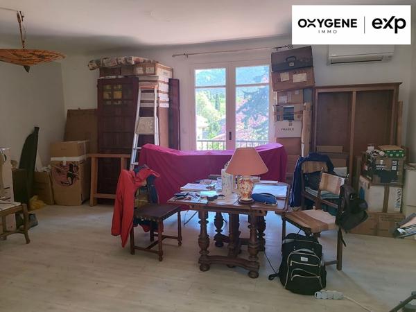 Maison au coeur du village avec un grand terrain encore constructible