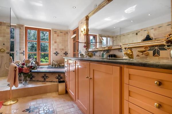 Bergerie du 18ème siècle à Grasse avec vue panoramique