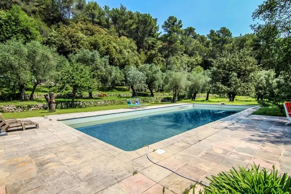 Bergerie du 18ème siècle à Grasse avec vue panoramique